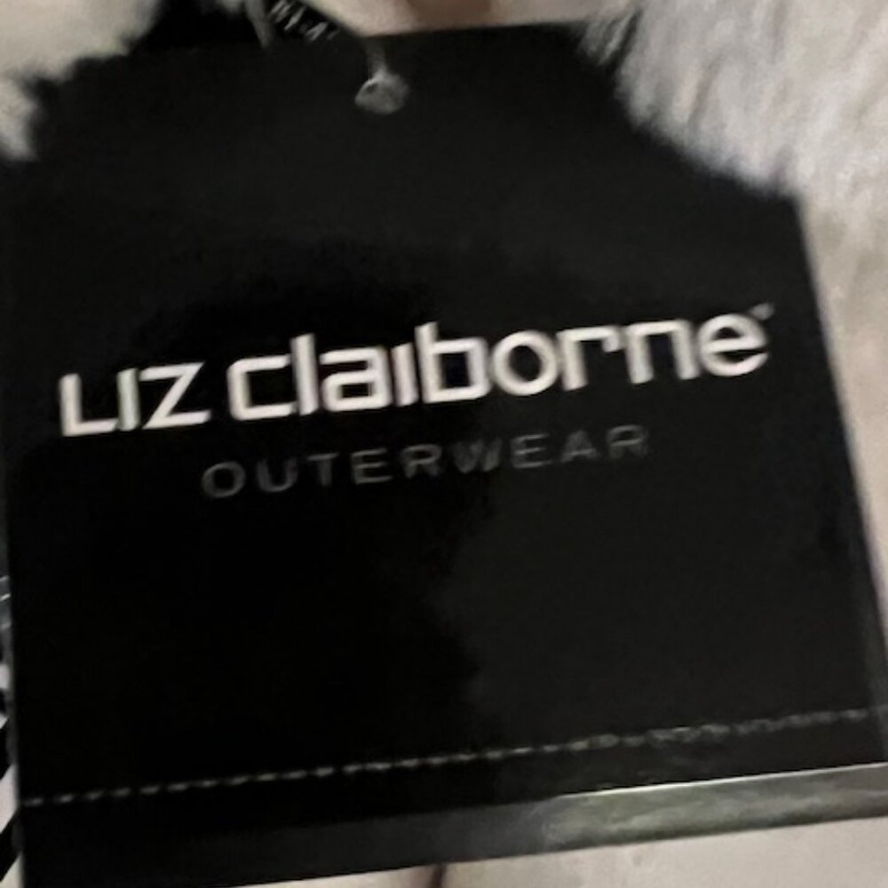 Liz Claiborne Faux Fur - Color: Ivory w/3 Clasps - Size L - Picture 4 of 6